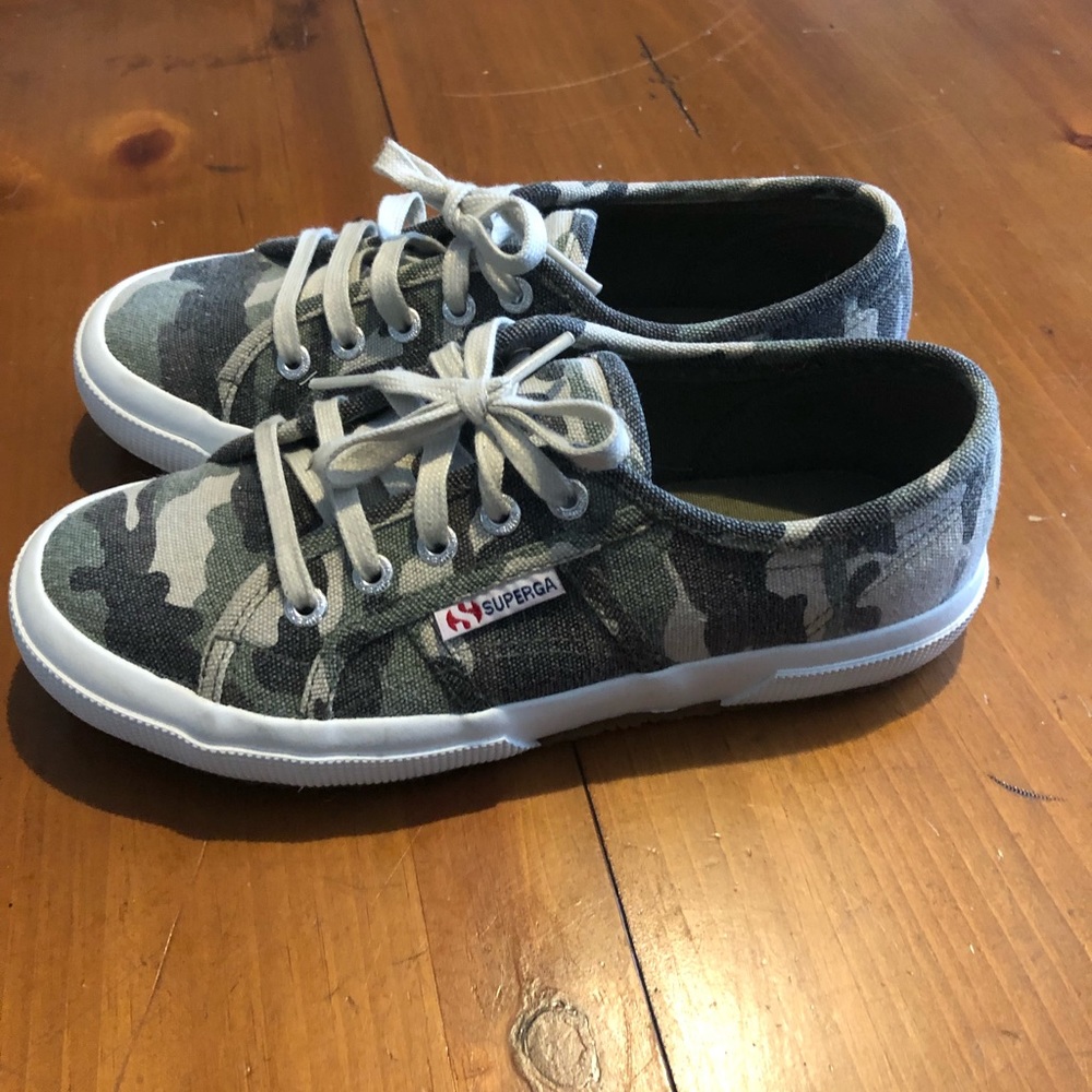 EUC -Superga Classic Camo Canvas Sneakers